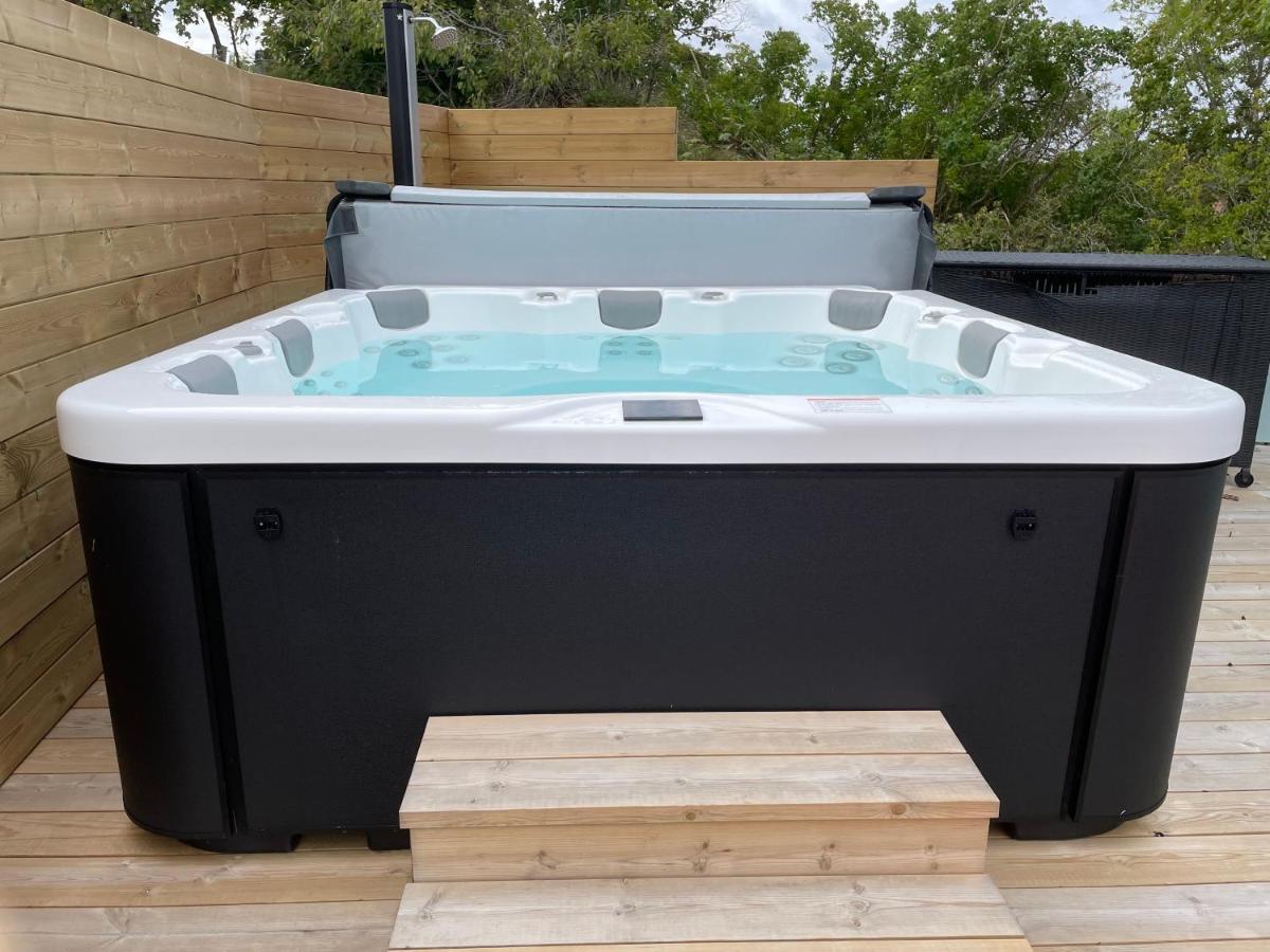 Apartment Uddevalla Bohuslaen Bubbelbad מראה חיצוני תמונה